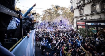 ag真人试玩-乌拉圭人上街迎U20世界杯冠军凯旋 苏亚雷斯也在